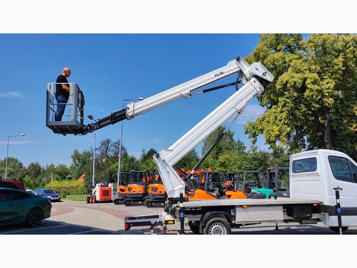 Samochód ciężarowy z podnośnikiem koszowym Mercedes-Benz Sprinter