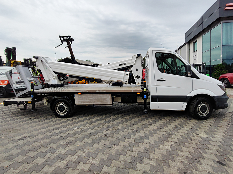 Samochód ciężarowy z podnośnikiem koszowym Mercedes-Benz Sprinter