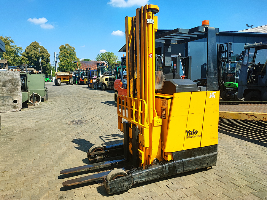 wózek widłowy magazynowy reach truck Yale ETM A16G 115-530DZ