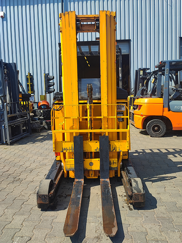 wózek widłowy magazynowy reach truck Yale ETM A16G 115-530DZ