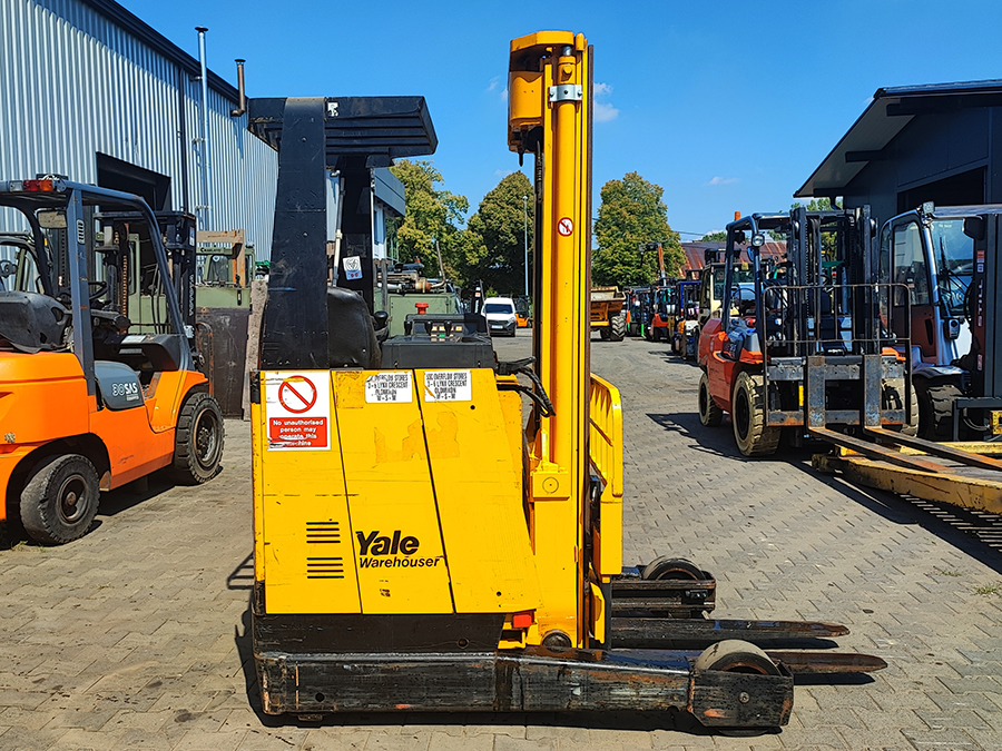 wózek widłowy magazynowy reach truck Yale ETM A16G 115-530DZ