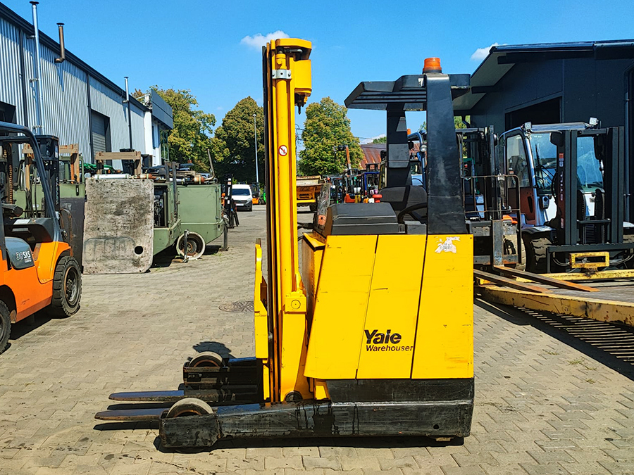 wózek widłowy magazynowy reach truck Yale ETM A16G 115-530DZ