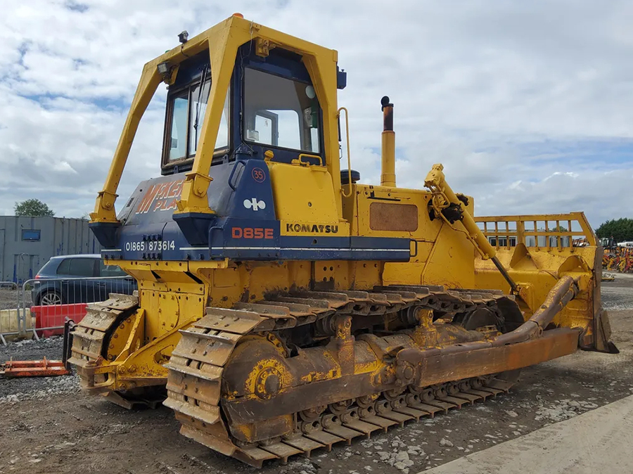 Buldożer spycharka gąsienicowa Komatsu D85E