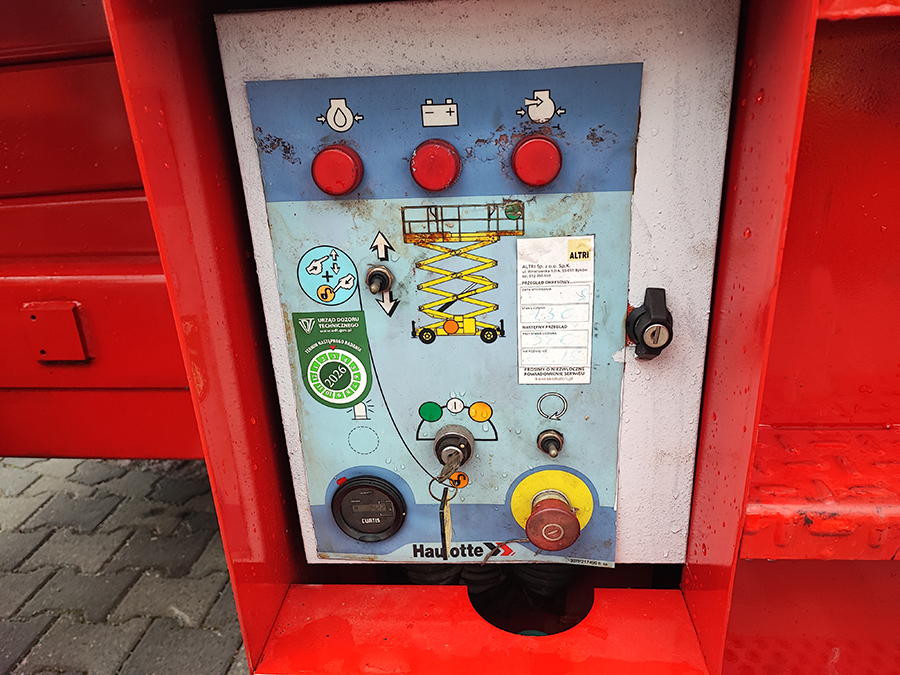 Podest roboczy terenowy zwyżka nożycowa Haulotte H12SX 4WD