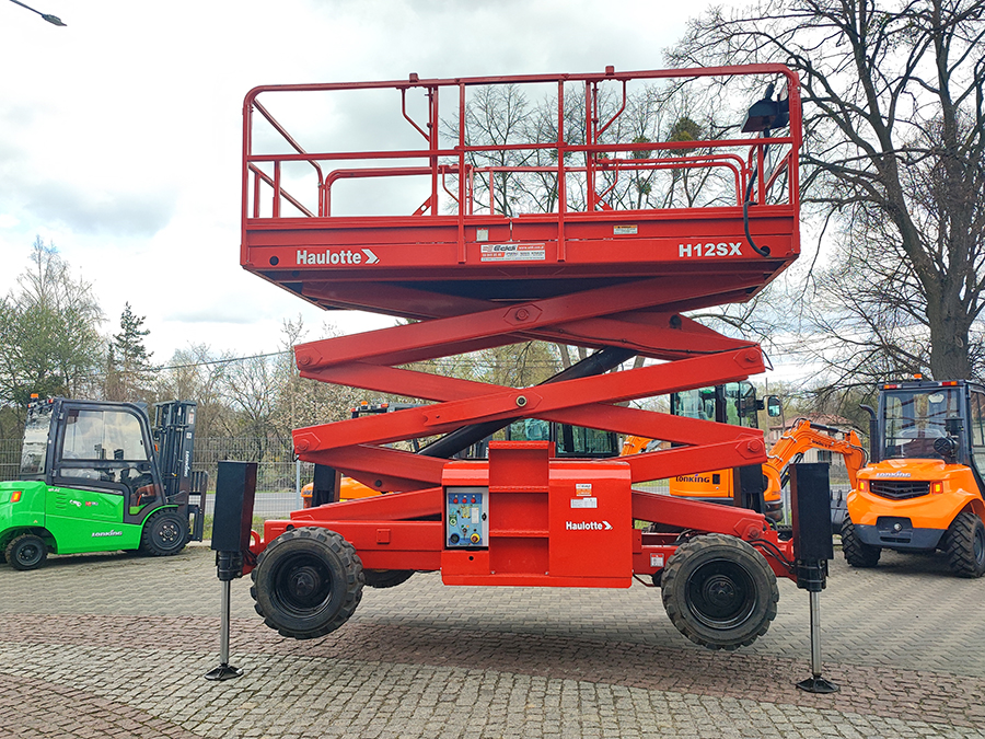 Podest roboczy terenowy zwyżka nożycowa Haulotte H12SX 4WD