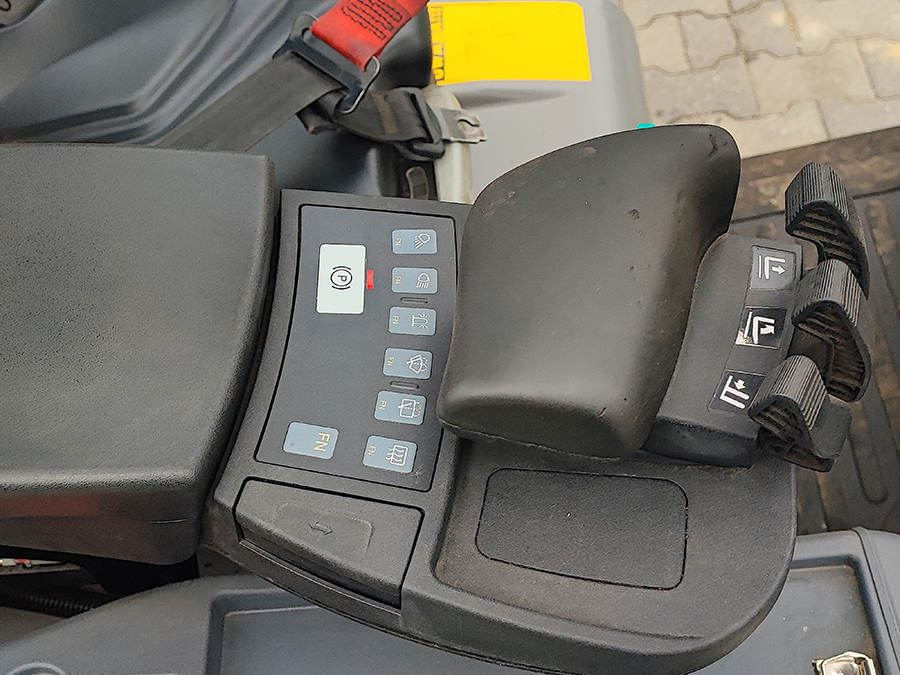 wózek elektryczny Jungheinrich EFG215