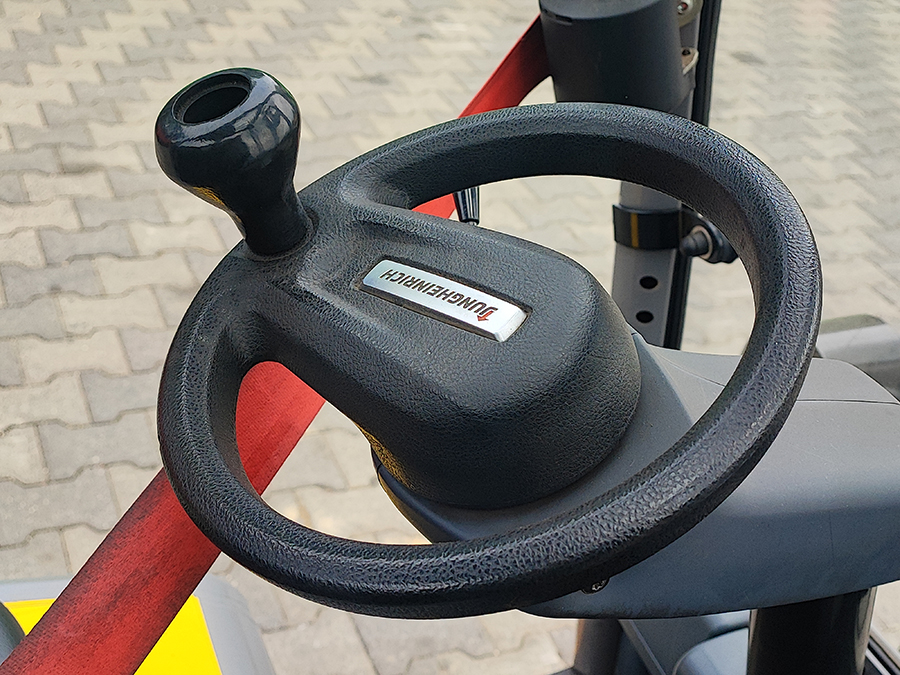wózek elektryczny Jungheinrich EFG215