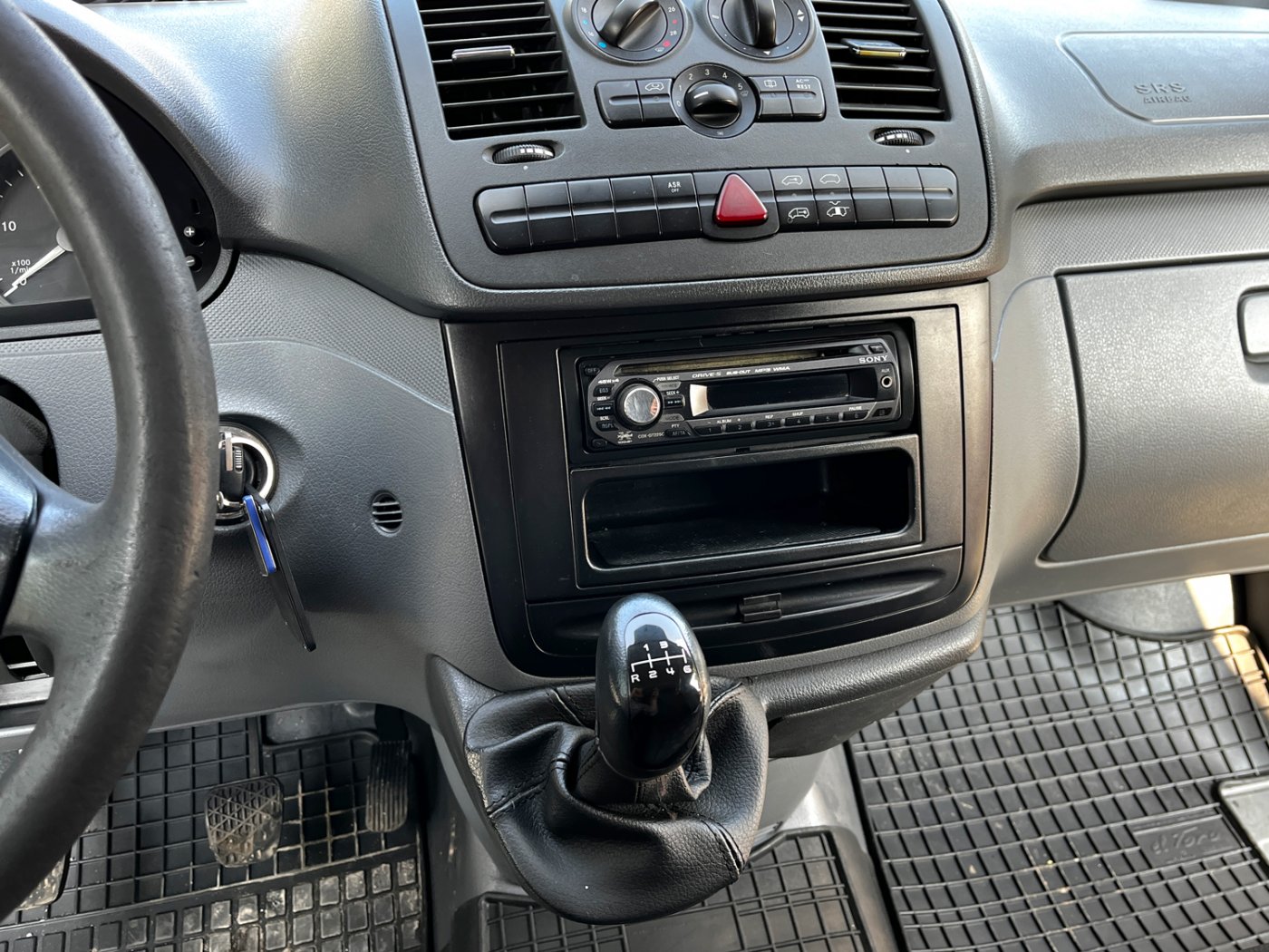 Furgon, blaszak Mercedes-Benz VITO 111 CDI