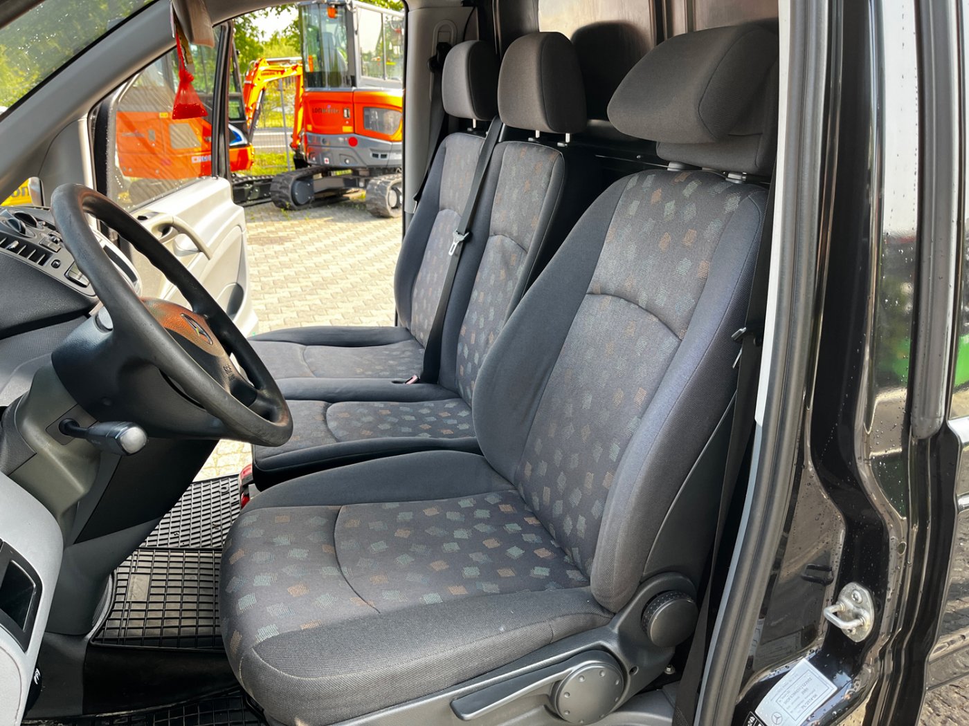 Furgon, blaszak Mercedes-Benz VITO 111 CDI