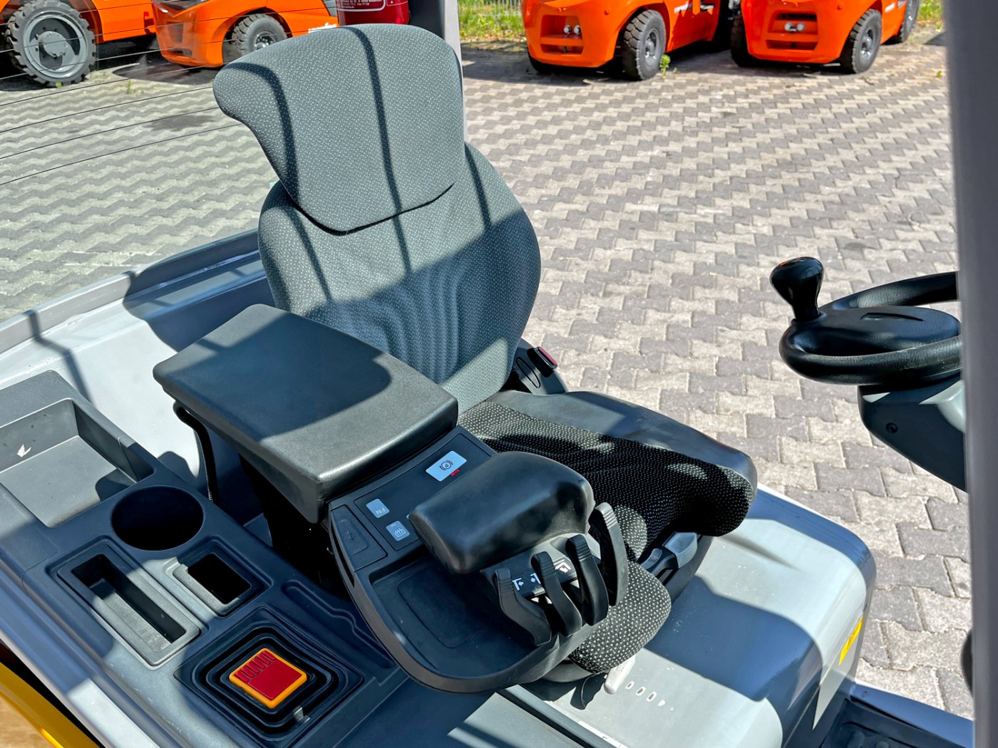Wózek widłowy elektryczny Jungheinrich EFG 216