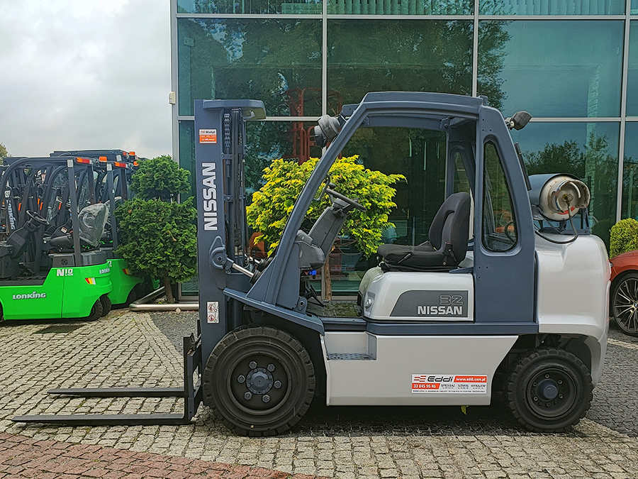 wózek widłowy Nissan UGD02A32P0