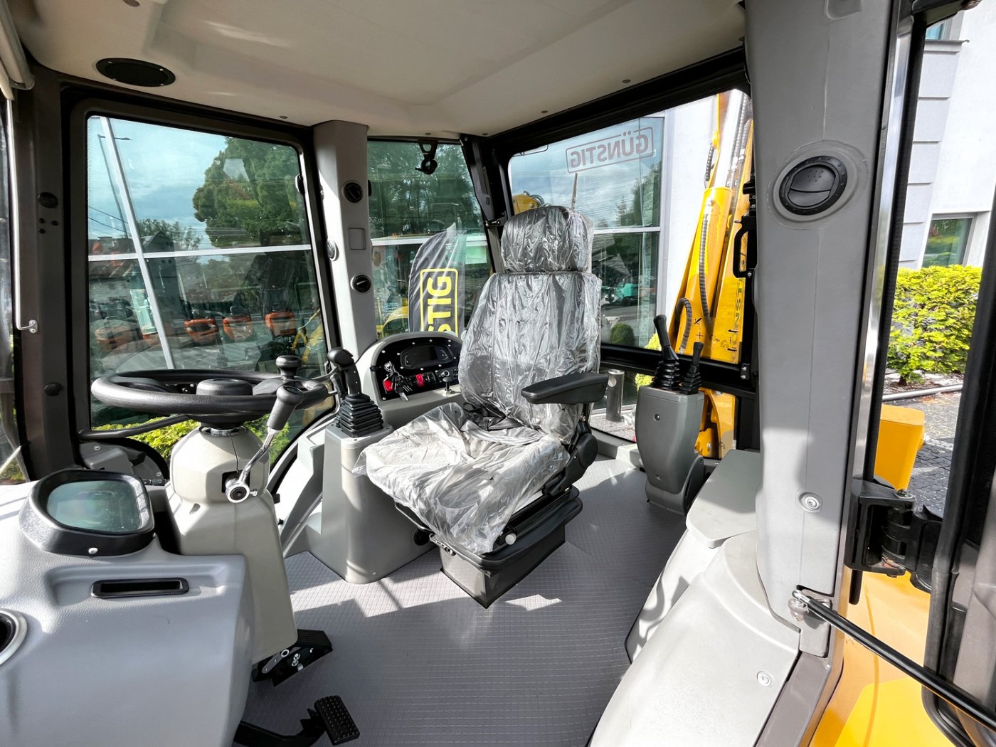 koparko ładowarka kołowa Günstig B925