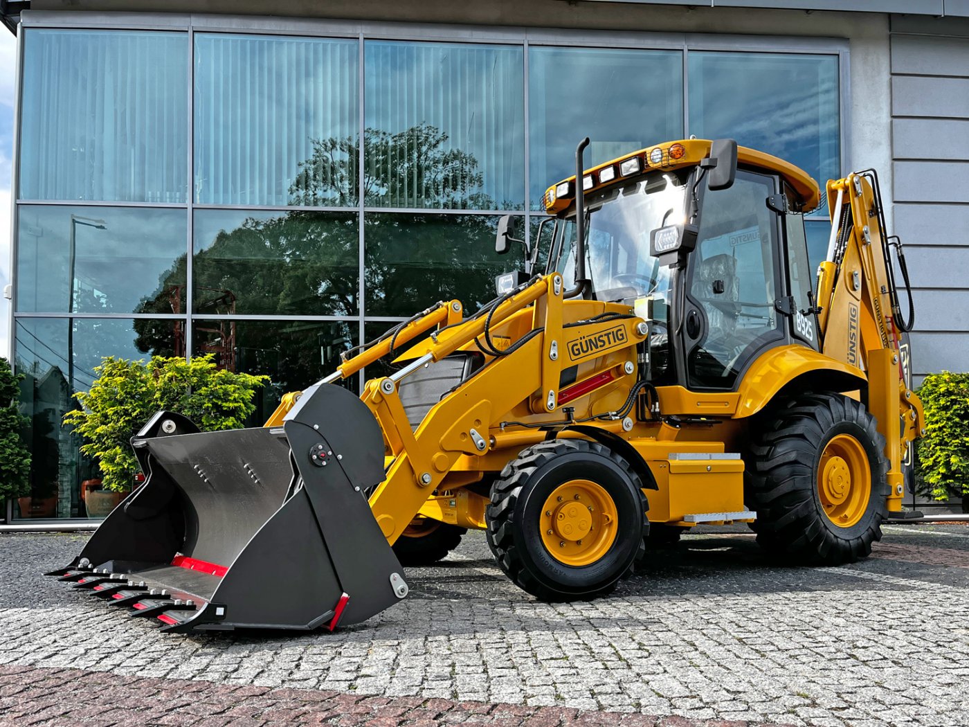 koparko ładowarka kołowa Günstig B925