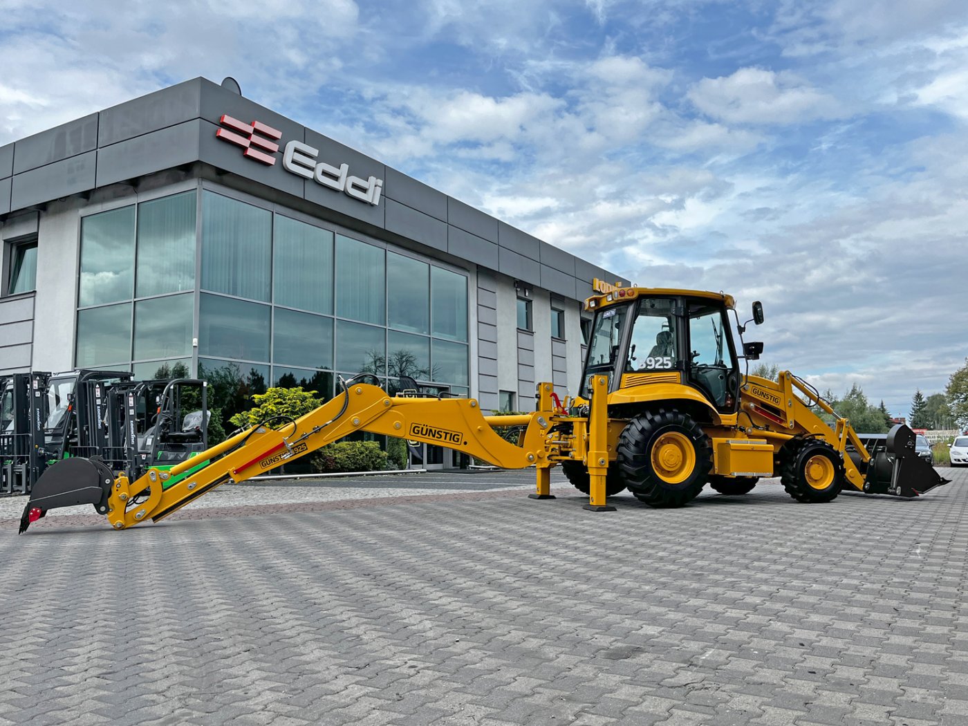 koparko ładowarka kołowa Günstig B925
