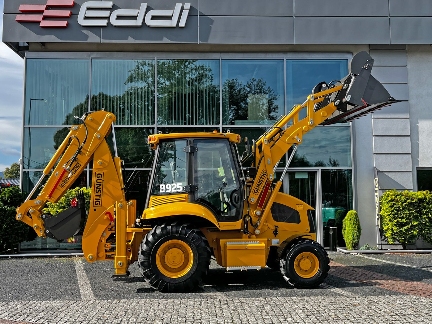 koparko ładowarka kołowa Günstig B925