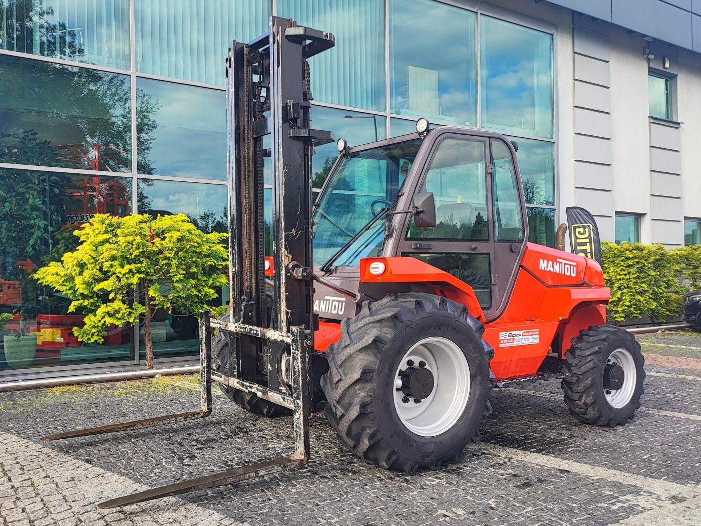 Wózek widłowy terenowy Manitou M26-4