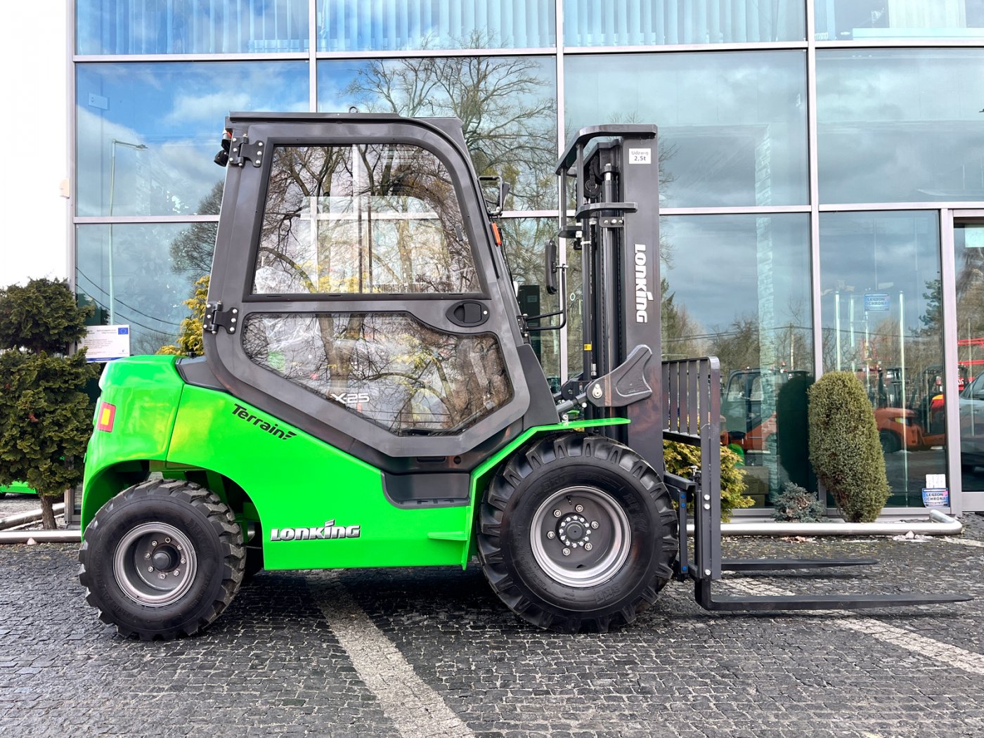 wózek terenowy elektryczny Lonking LG25BT Terrain li-ion kabina