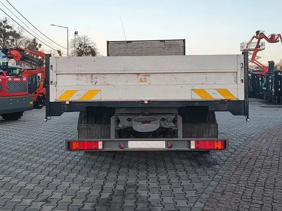 Samochód ciężarowy, skrzynia MAN 13.284