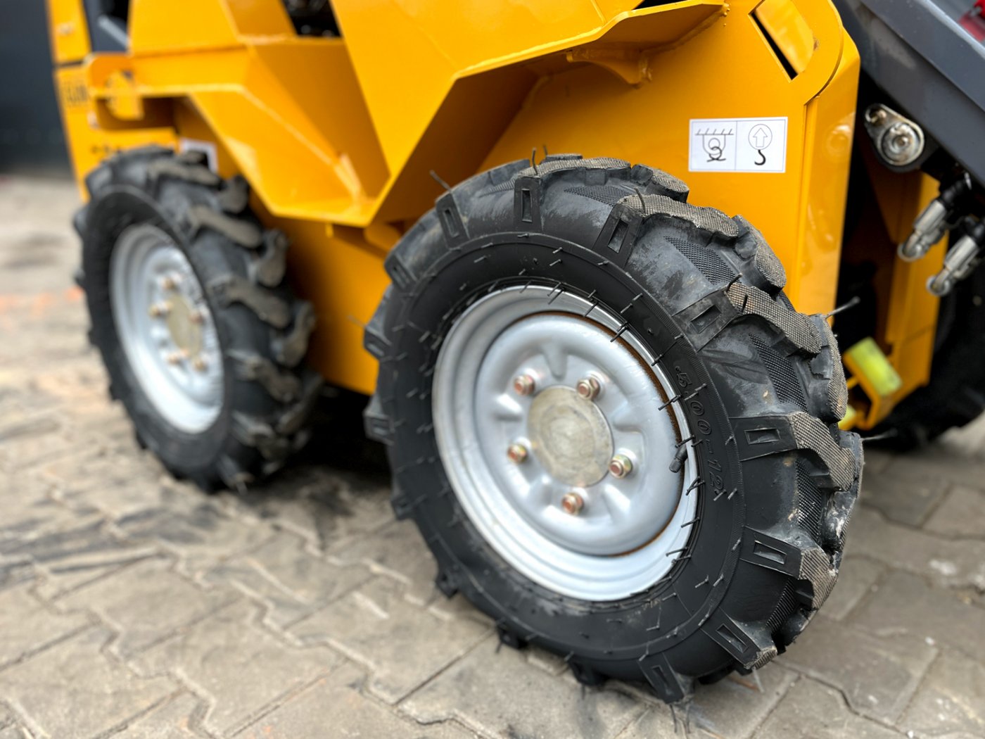 Miniładowarka kołowa skid steer Günstig D480