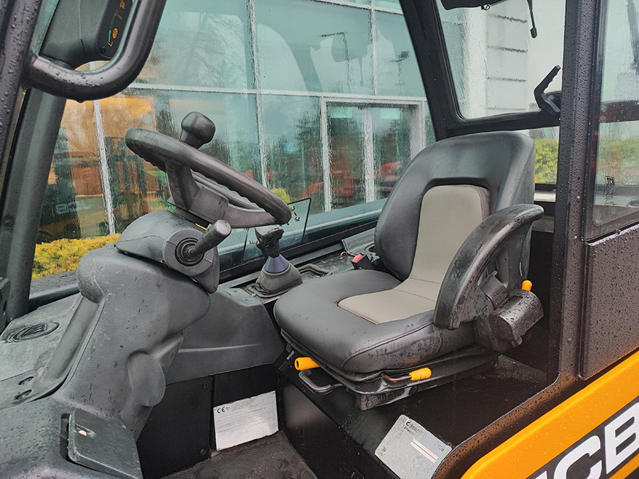 Wózek widłowy teleskopowy JCB TLT25D