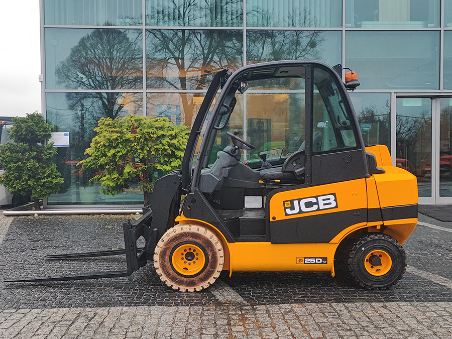 Wózek widłowy teleskopowy JCB TLT25D