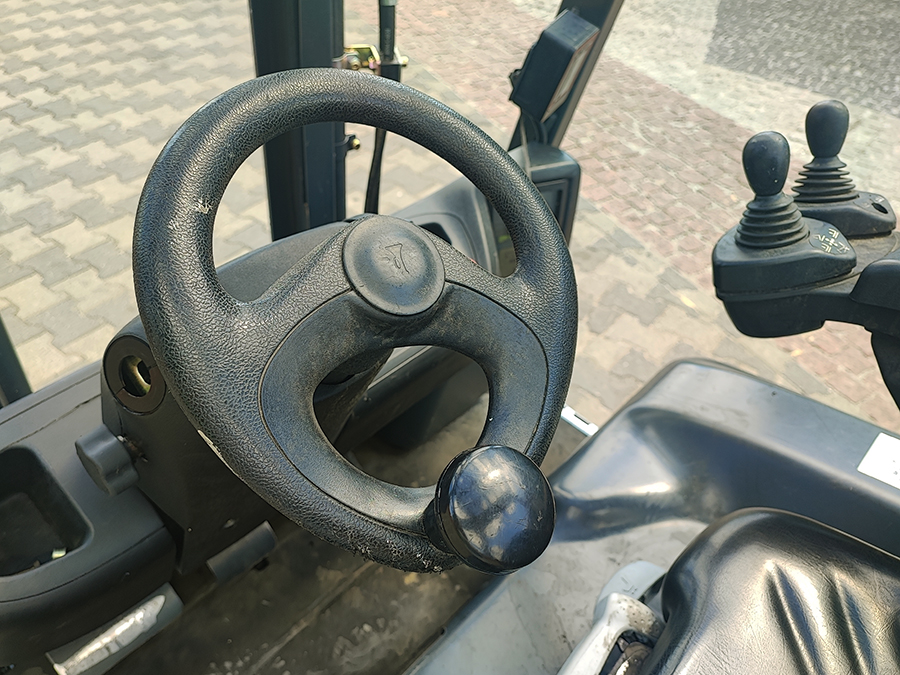 Wózek widłowy elektryczny Linde E16C