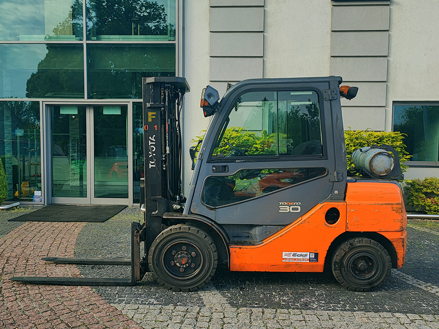 Wózek widłowy Toyota 02-8FGF30