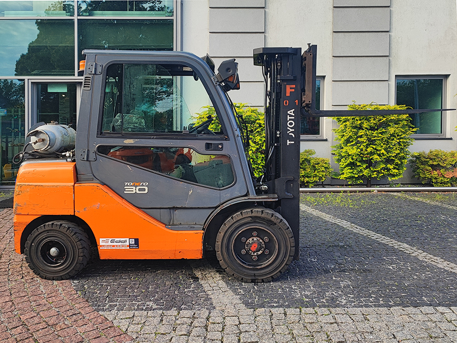 Wózek widłowy Toyota 02-8FGF30