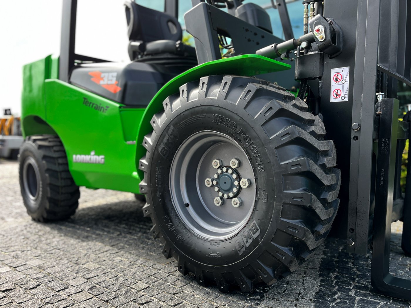 wózek widłowy terenowy DEMO Lonking LG35DT Terrain
