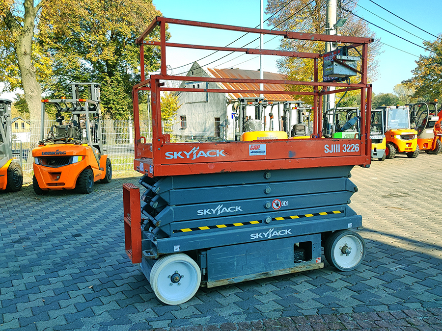Zwyżka podnośnik nożycowy Skyjack SJIII-3226