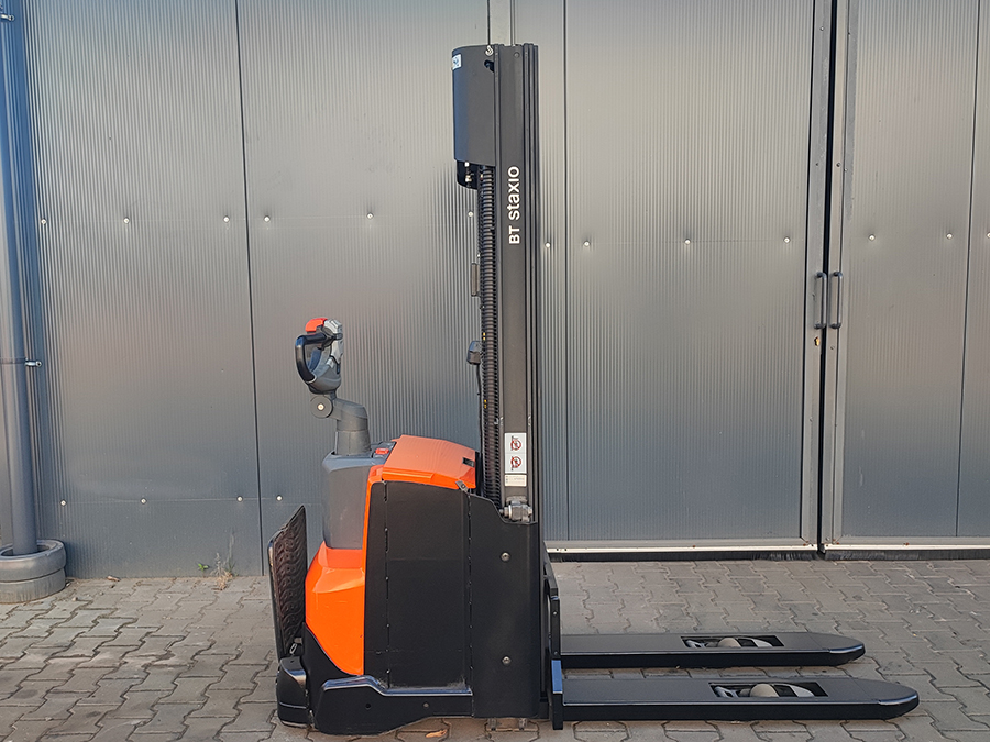 Carello elevatore magazzinieri BT SWE 120L