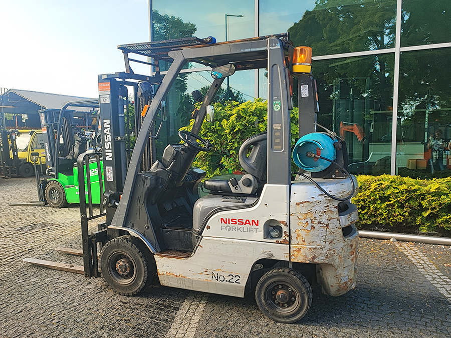 Wózek widłowy Nissan P1F1A15DU