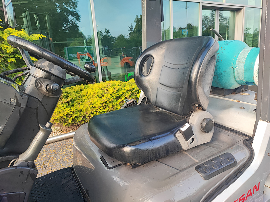 Wózek widłowy Nissan P1F1A15DU