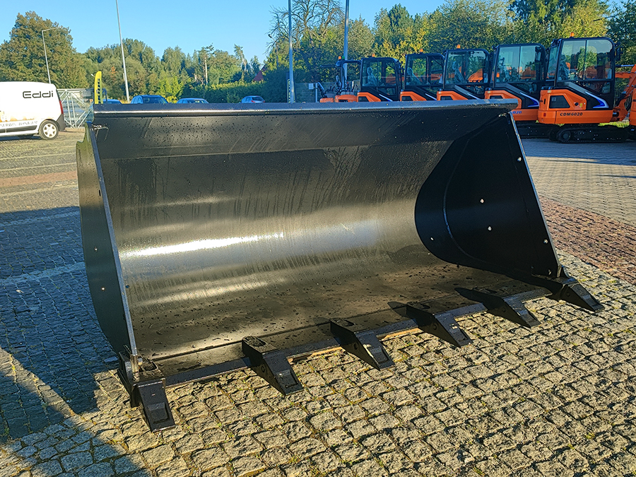 Łyżka przeładunkowa do fadromy ładowarki kołowej Inne Łyżka przeładunkowa szerokość 242 cm
