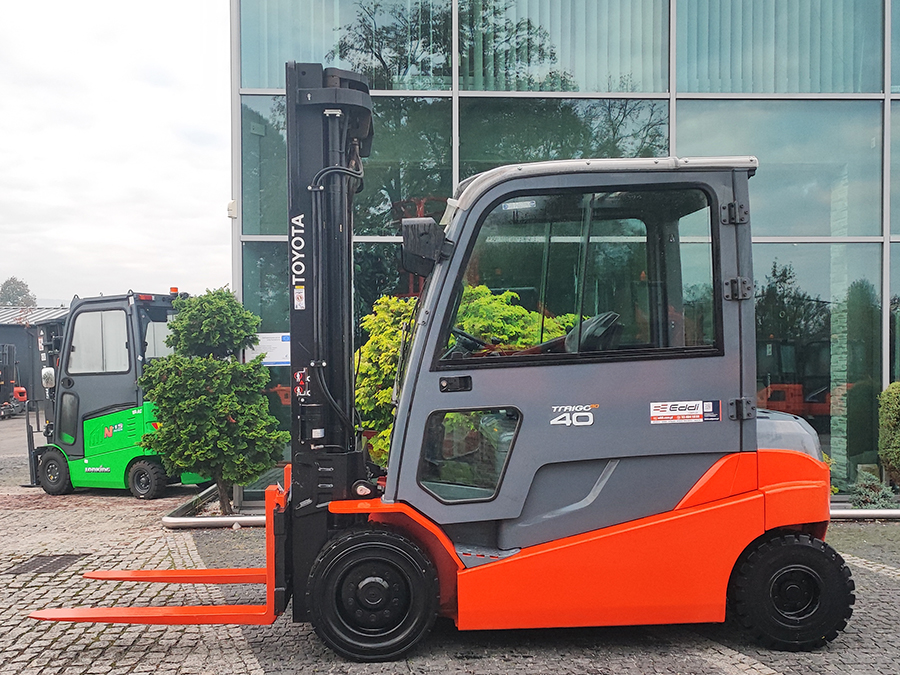 Wózek widłowy elektryczny Toyota 8FBMT40