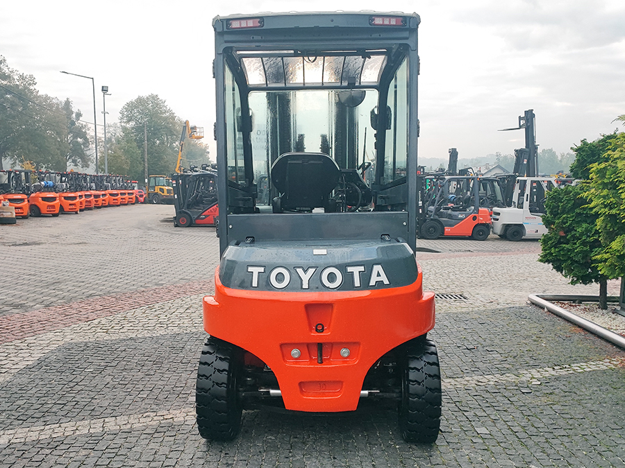 Wózek widłowy elektryczny Toyota 8FBMT40