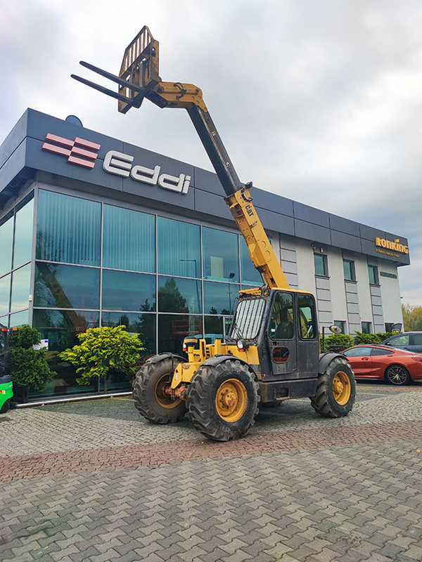 Ładowarka teleskopowa Caterpillar TH62