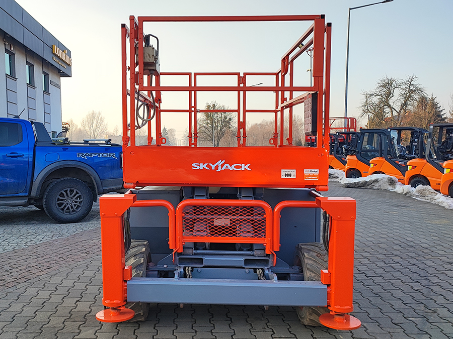 Podest roboczy, zwyżka nożycowa terenowa Skyjack SJ6826RT