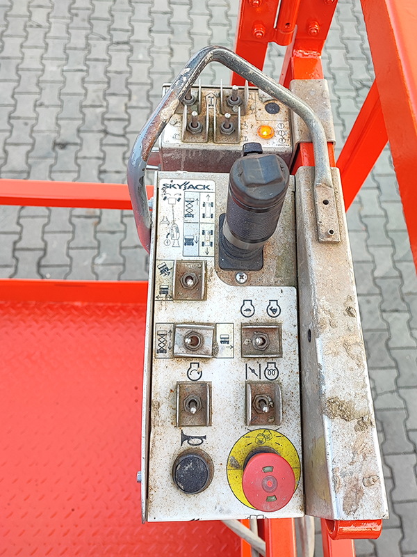 Podest roboczy, zwyżka nożycowa terenowa Skyjack SJ6826RT