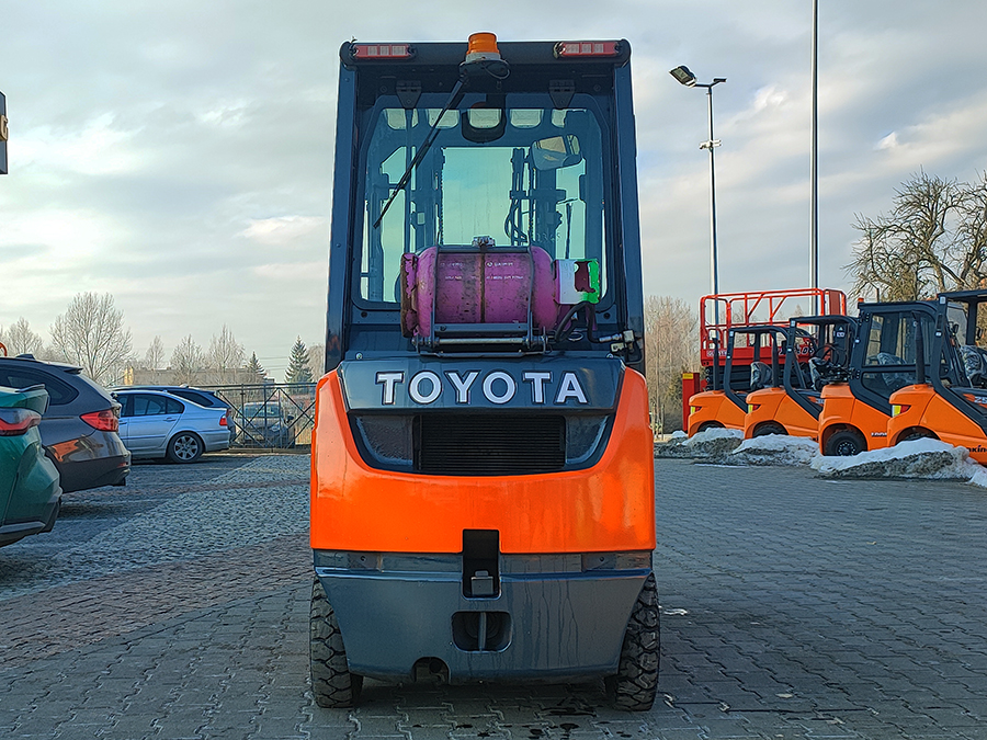 Wózek widłowy gazowy Toyota 02-8FGF18
