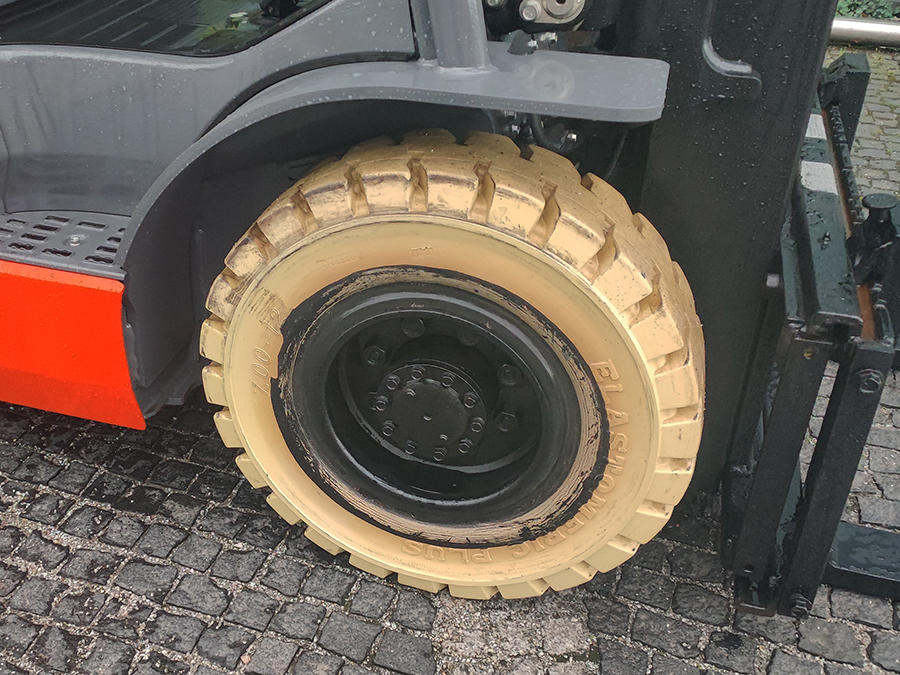 Wózek widłowy Toyota 02-8FGF25