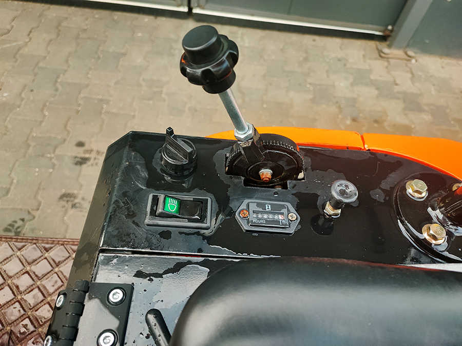 Minikoparka gąsienicowa AGT QH12R