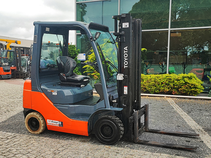 Wózek widłowy gazowy Toyota 02-8FGF18