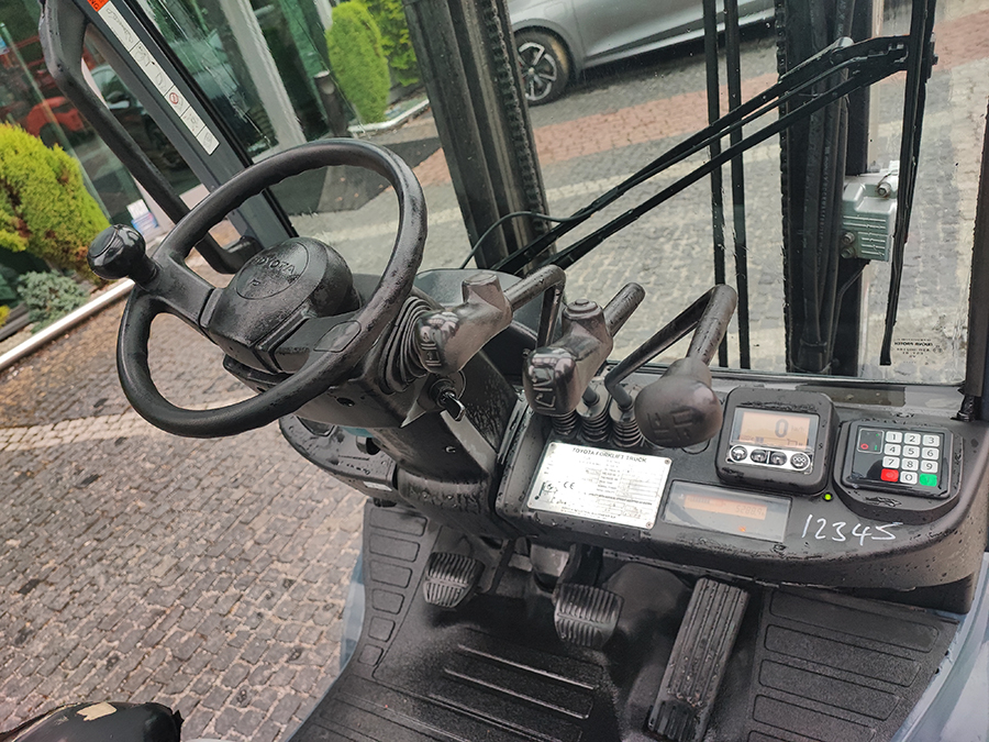 Wózek widłowy gazowy Toyota 02-8FGF18
