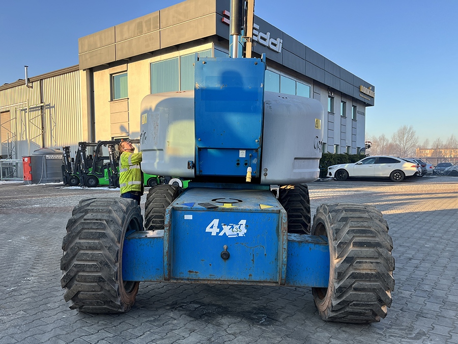 Podnośnik koszowy przegubowy terenowy Genie Z80/60