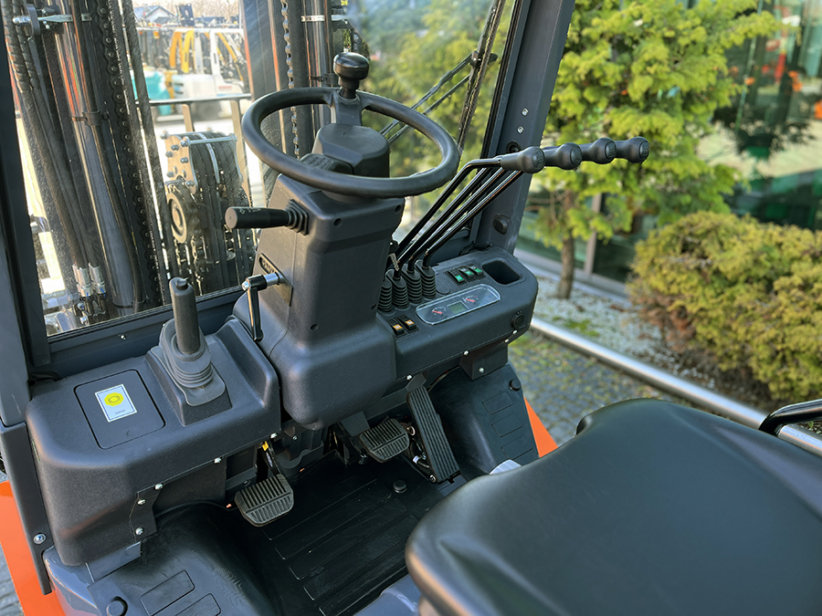 Wózek widłowy Lonking LG30DTX 4,5 m T