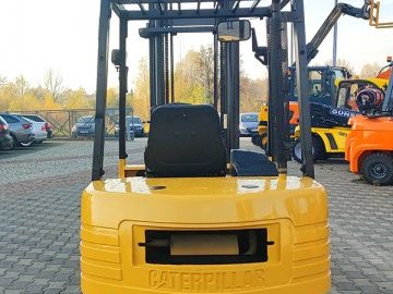 wózek widłowy do remontu Caterpillar DP25