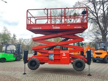 Podest roboczy terenowy zwyżka nożycowa Haulotte H12SX 4WD