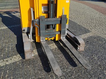 Wózek widłowy wysokiego podnoszenia elektryczny reach truck Jungheinrich ETV 214