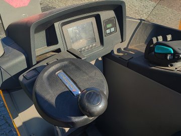 Wózek widłowy wysokiego podnoszenia elektryczny reach truck Jungheinrich ETV 214